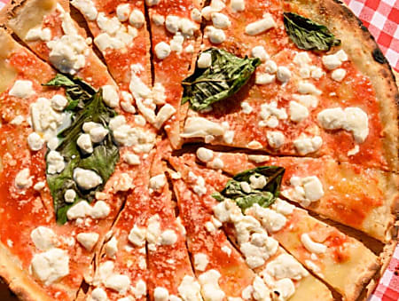 19-Jährige bestellte 50 Pizzen aus Liebeskummer